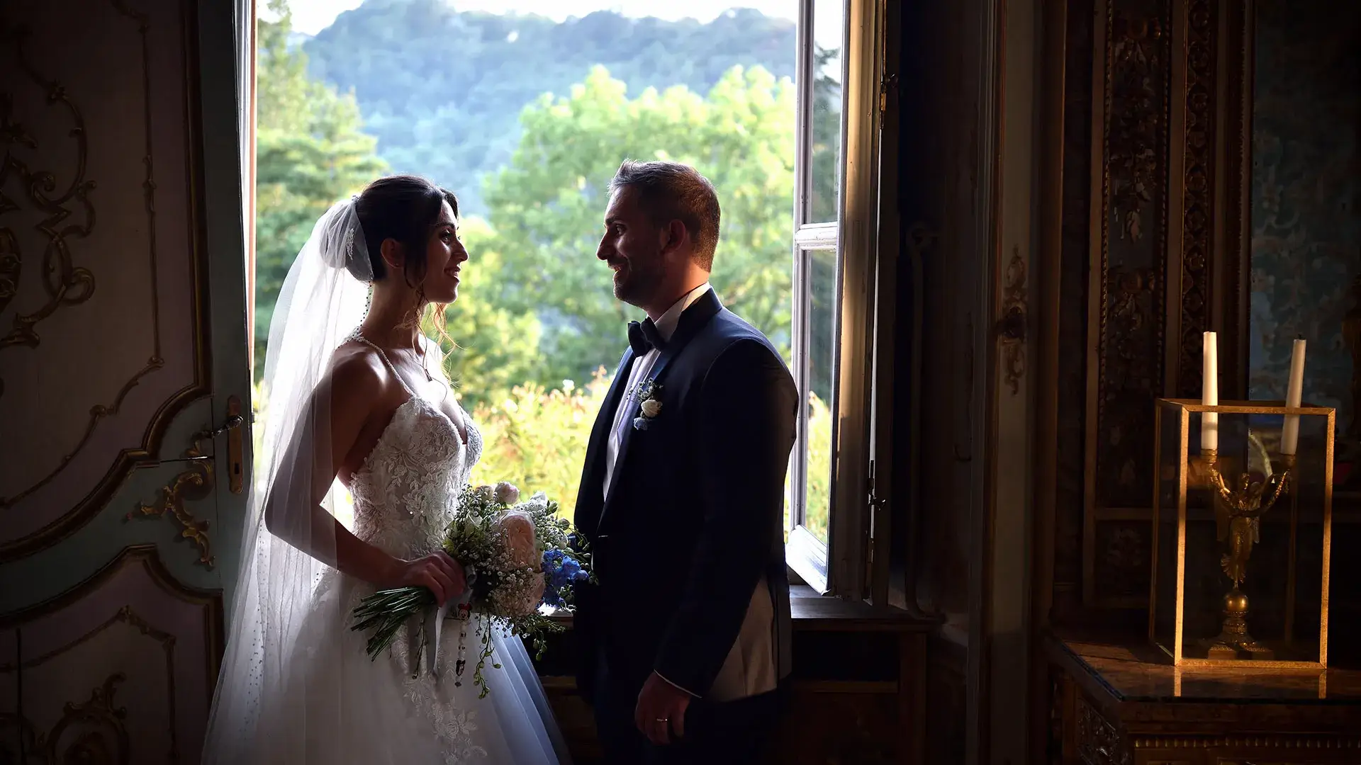 Sposi all'interno di Palazzo Carignano durante il matrimonio
