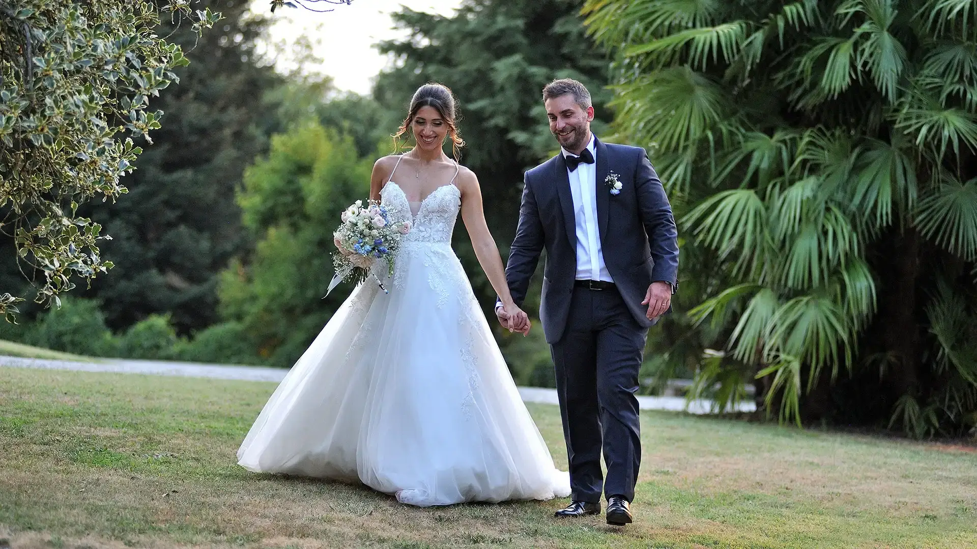 Sposi nel giardino di Palazzo Carignano a Torino